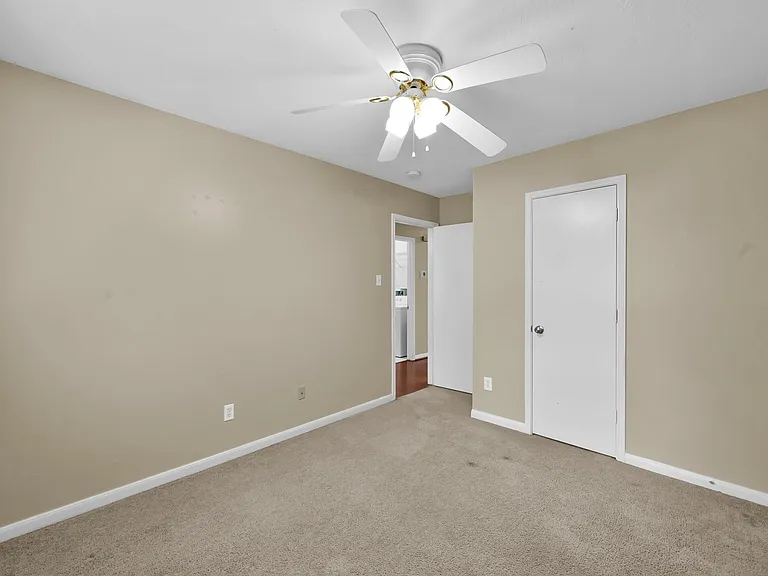 506 Paradise Ln — Photo 17