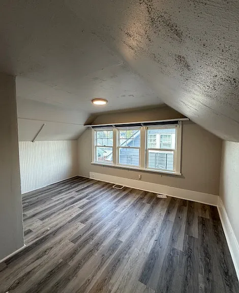 6807 N Fiske Ave — Photo 18