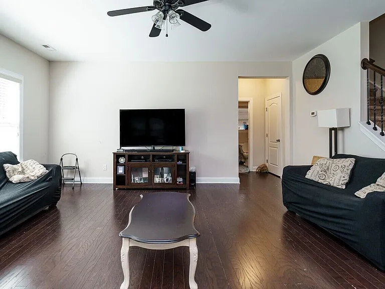 1011 Poplar St — Photo 9