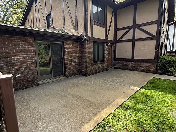 3rd image of 23 Birchwood Rd