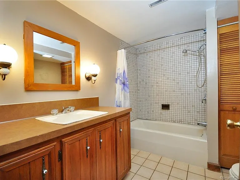706 Maple St — Photo 22