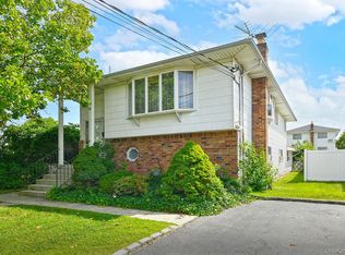 1699 Meadowbrook Rd, Merrick, NY 11566