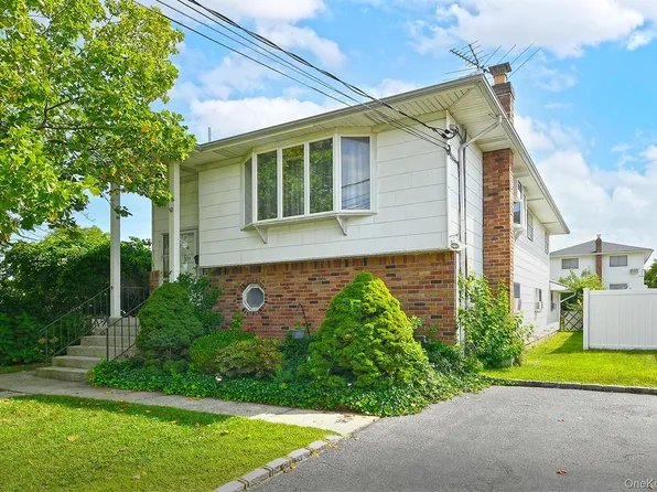 1699 Meadowbrook Road, Merrick, NY 11566