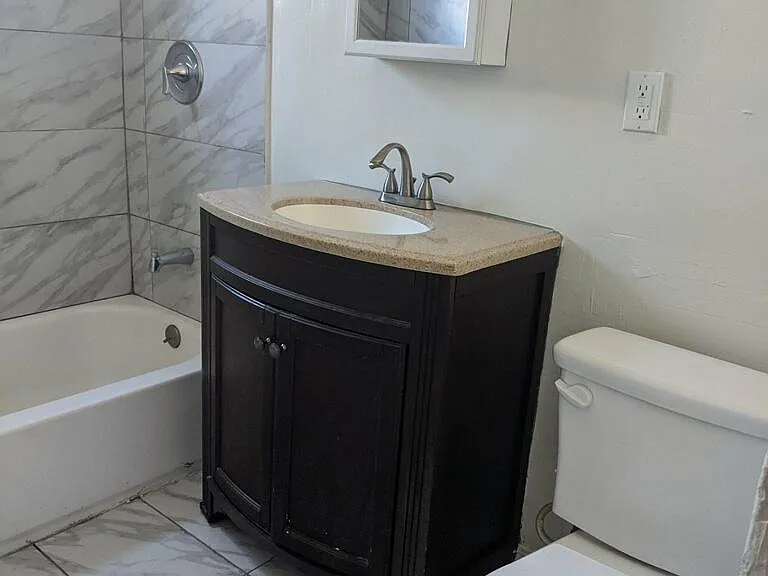 1528 E 33rd St #1 — Photo 1