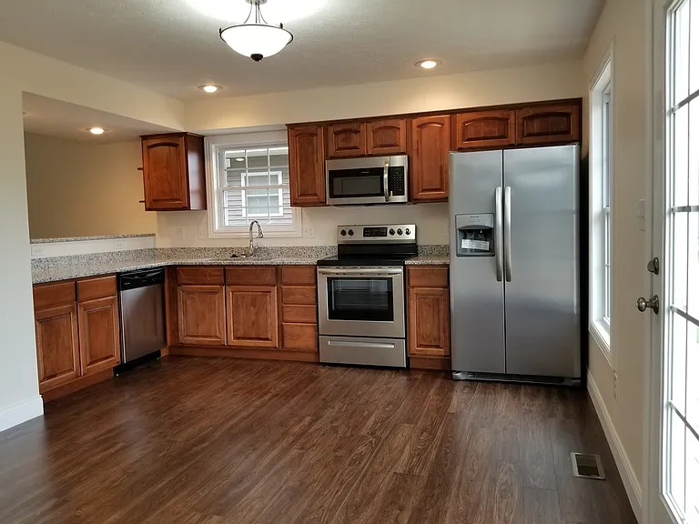 2270 S Samuel Ln — Photo 2