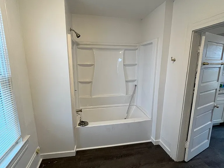 2100 Halstead Ave #4 — Photo 8