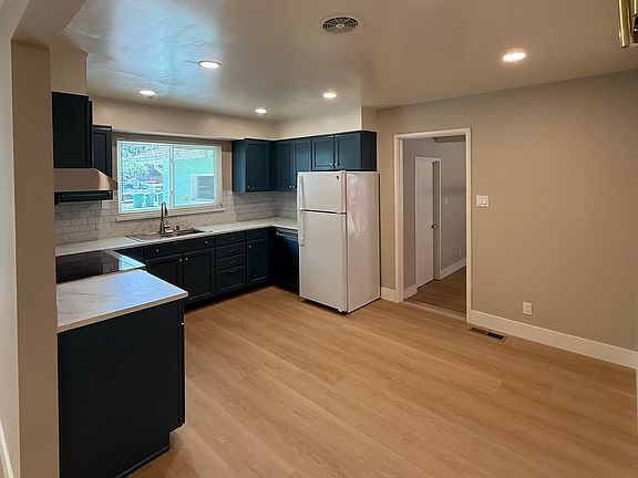 4th image of 2328 W Park Ave