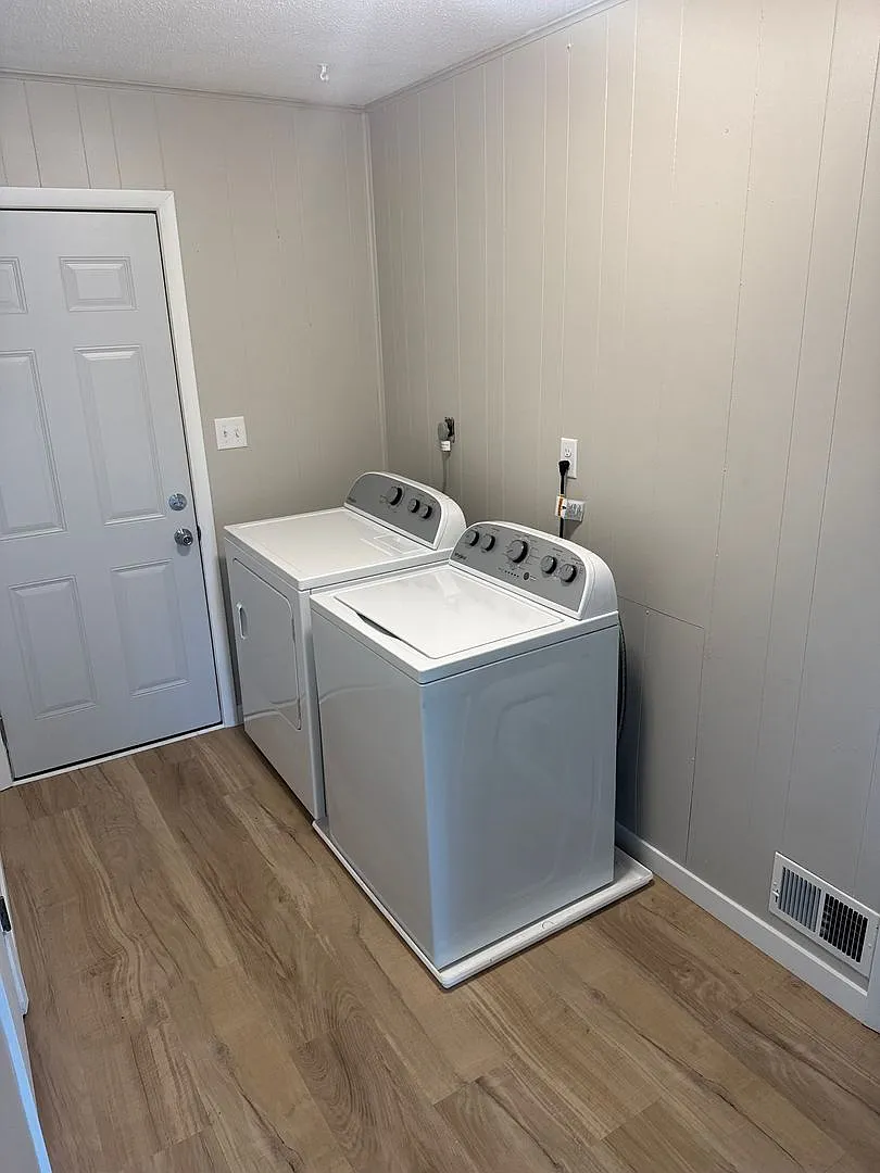 1 bd 1 ba updated apartment in Hudson IA — Photo 3