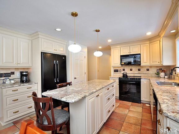 5th image of 102 Petersen Road