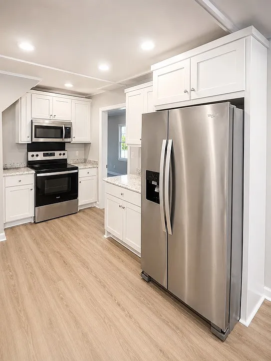 801 Fowler St — Photo 2