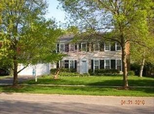 833 W Bauer Rd, Naperville, IL 60563