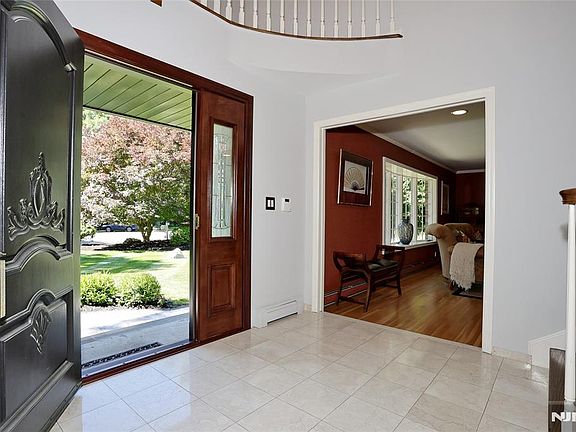 2nd image of 252 Bayberry Ln