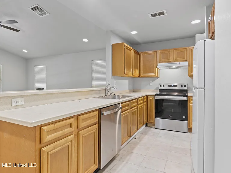 6234 W Lamar St — Photo 10