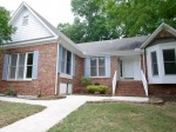 107 Stonehollow Ct, Cary, NC 27513