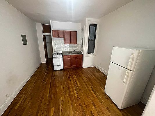 4th image of 307 W 116th St #2