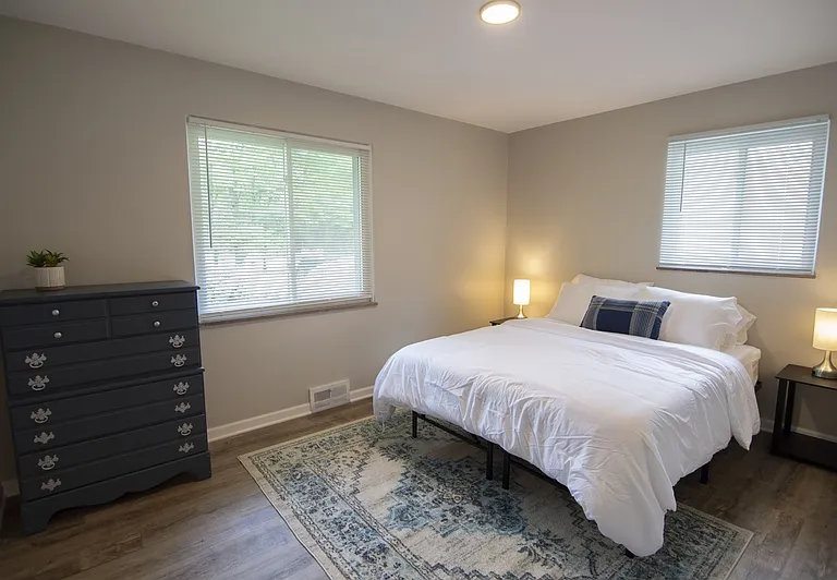 6125 Broadview Rd — Photo 4