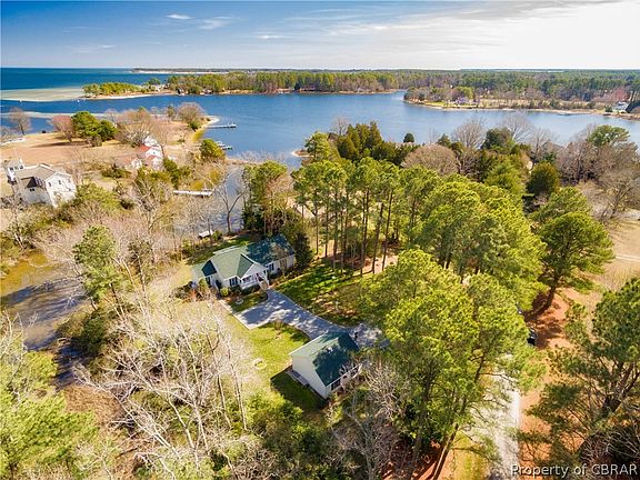 2nd image of 105 Heron Cove Ln