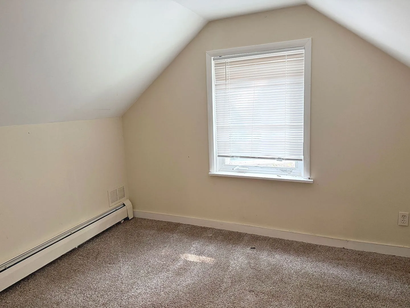 Charming 1br Townhome In Quite Country Setting (Heat Included) — Photo 2