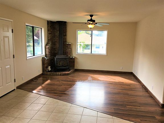 4th image of 308 Bardue St