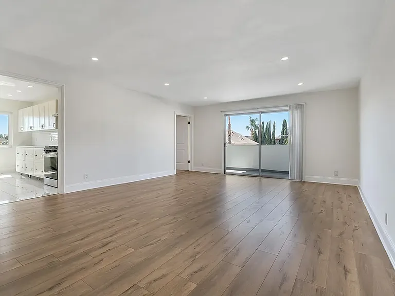 929 S Bedford St #302 — Photo 2
