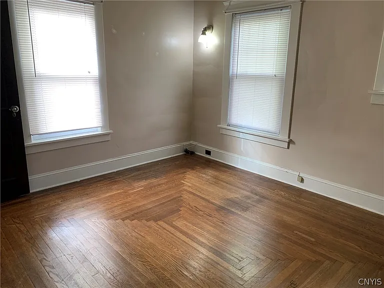 303 S 5th St — Photo 15