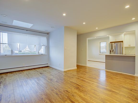 2nd image of 558 E Park Ave Floor 1