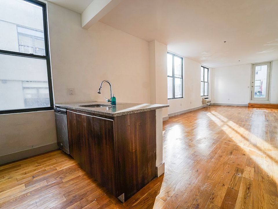 1st image of 41 Kosciuszko St APT 323
