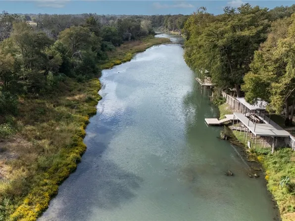 114 Navajo Trl, Seguin, TX 78155