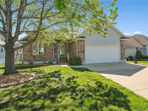 2913 S Swope Dr, Independence, MO 64057