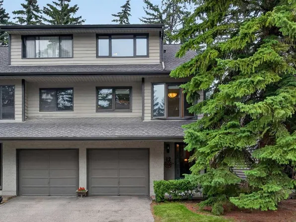 140 SW Point Dr NW #12, Calgary, AB T3B 4W3