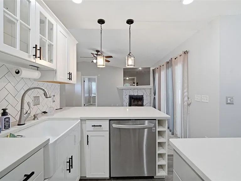 7403 Providence Rd — Photo 41