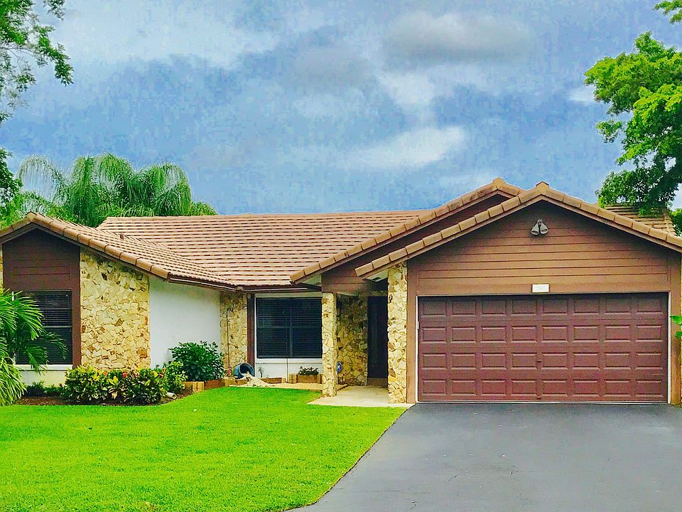 1st image of 287 NW 107th Ter