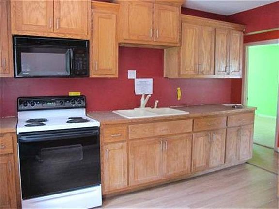 2nd image of 10610 W 90th St