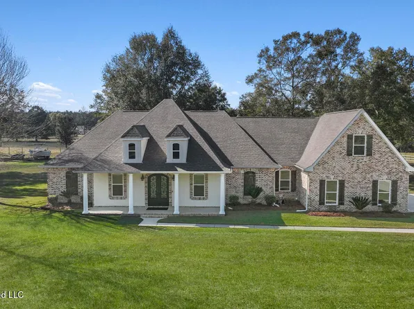 8512 Julia Dr, Vancleave, MS 39565