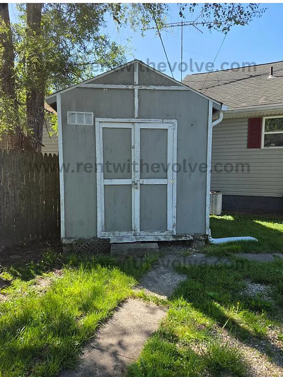 Building Photo - 1708 W 11th St