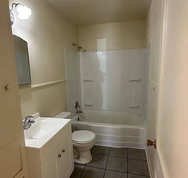 704 Victoria St — Photo 6