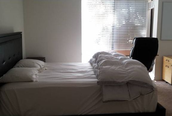 Master Bedroom w Bath