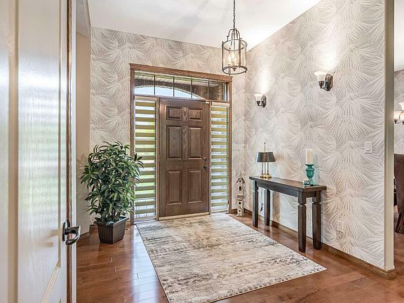 4th image of 301 Jarvis Glen Ct
