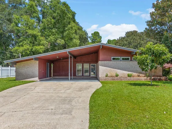 111 McEwen Dr, Niceville, FL 32578