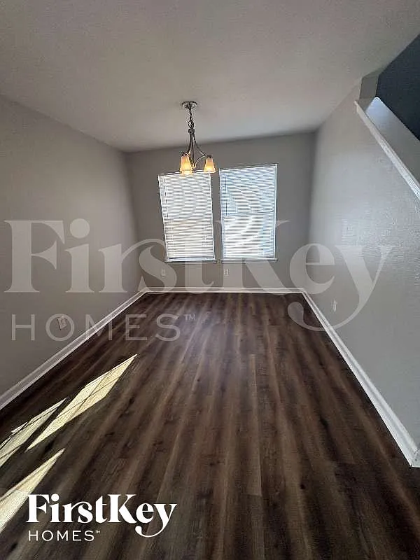 4 bed, 2.5 bath, 1576 sqft, $2,000 — Photo 3