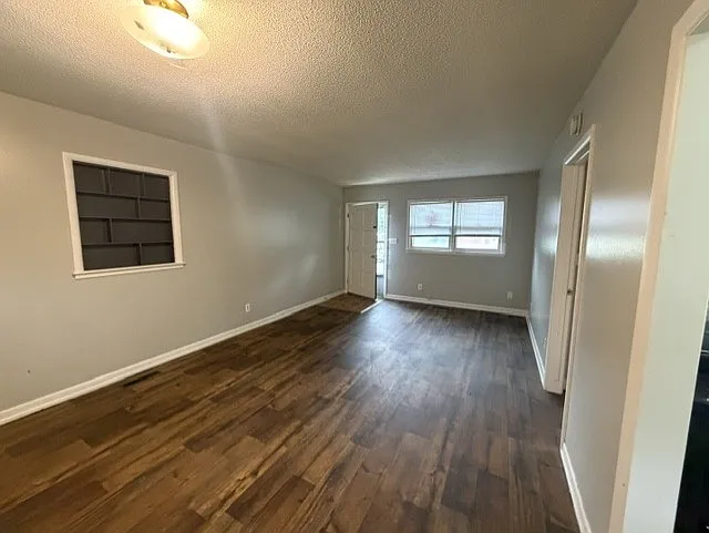 1919 Millers Ln #1919 — Photo 2