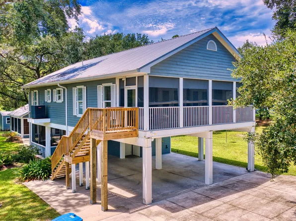 140-148 Craig St, Lanark Village, FL 32323