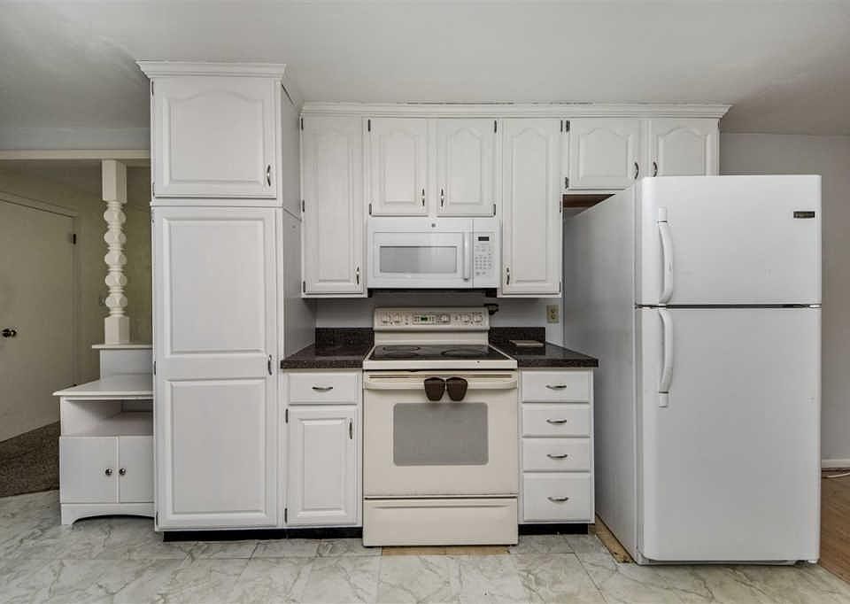1st image of 107 Francis Ct
