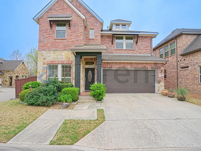 1209 Savoy Ln — Photo 1