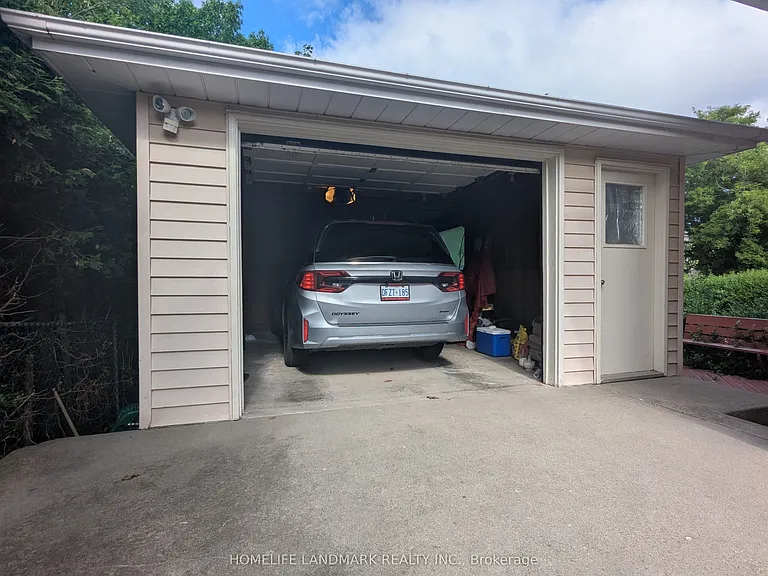 195 Carter Ave #LOWER — Photo 33