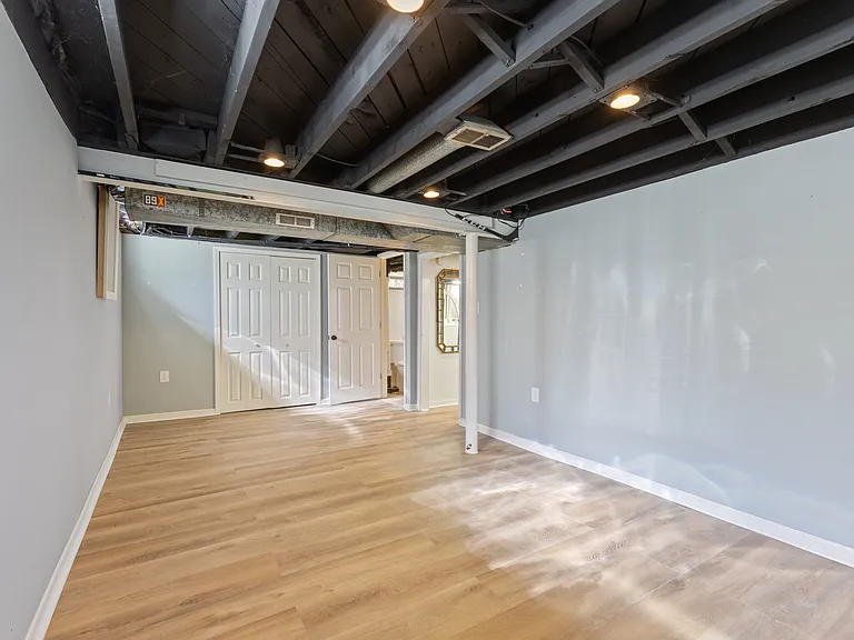 2615 Kenmore Rd — Photo 14