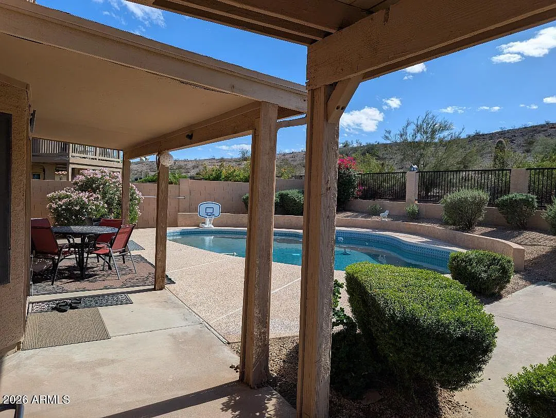 4 bed, 2.5 bath, 2539 sqft, $2,995 — Photo 2