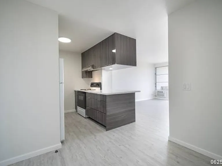 4970 Kilauea Ave #402 — Photo 2