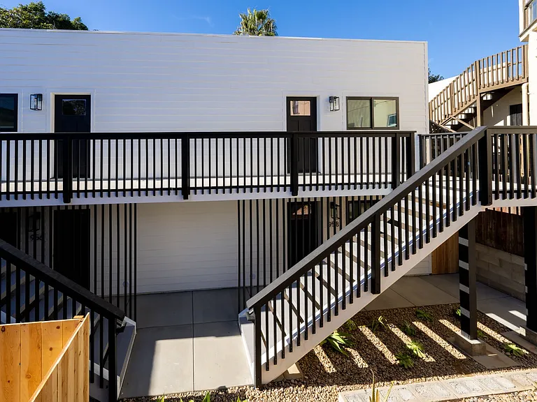 954 23rd St Apartments | Golden Hill Near Downtown & Balboa Park — Photo 12