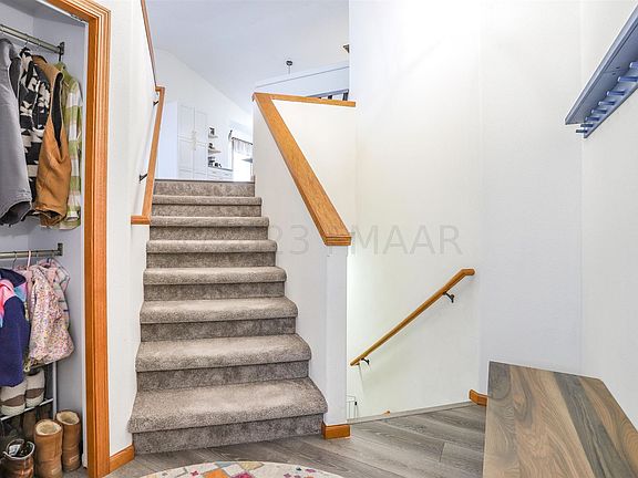 5th image of 695 Wyndemere Dr